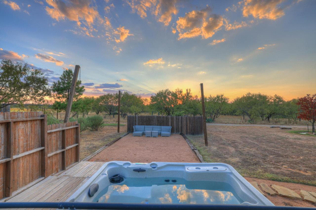 Vaughan W/Hot Tub And Grill Fredericksburg Extérieur photo